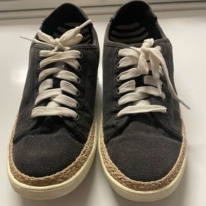 VIONIC Canvas Tennis Shoes Size 8.5